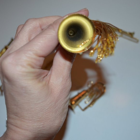 Holiday Ornaments Set of 7 Mini Musical Instruments Wind & String Golden Metal - Picture 6 of 8